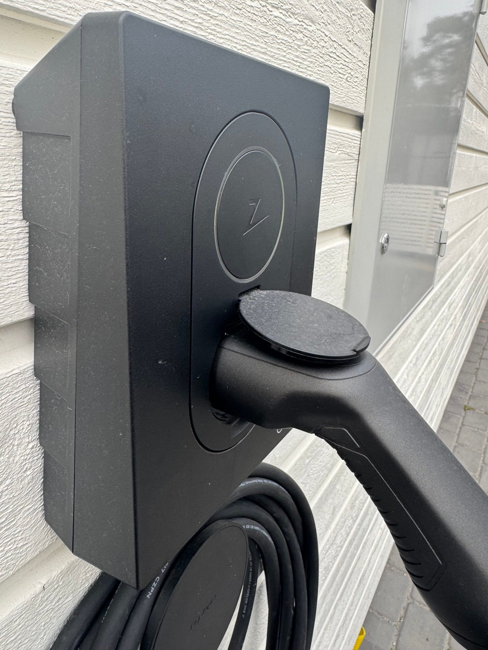 Professionell installation av laddbox för elbil hemma i Stockholm.