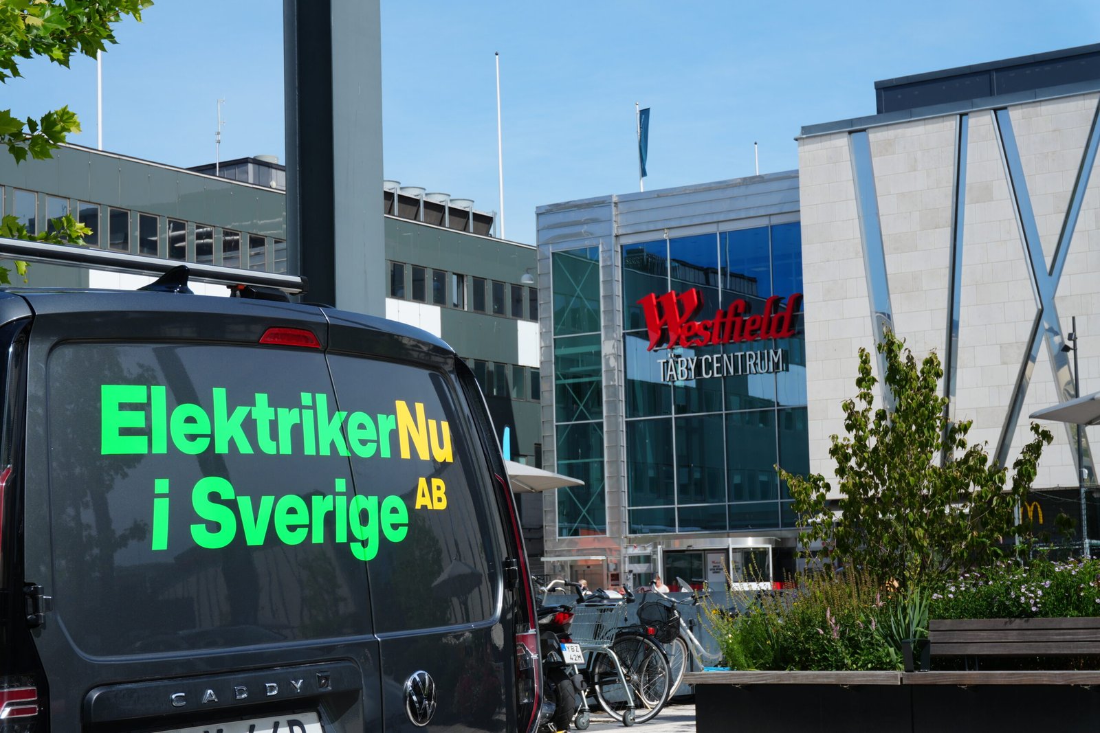 Behörig elektriker på uppdrag i Täby från ElektrikerNu