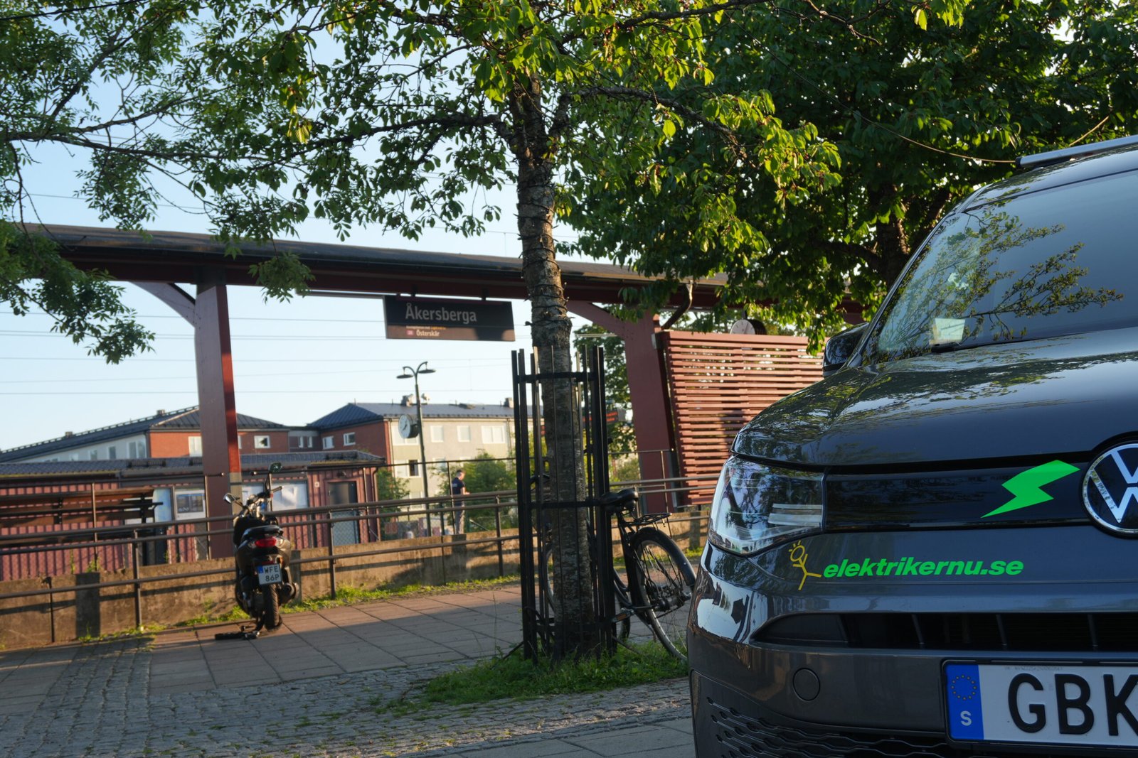 Servicebil för auktoriserad elektriker i Åkersberga på uppdrag från ElektrikerNu