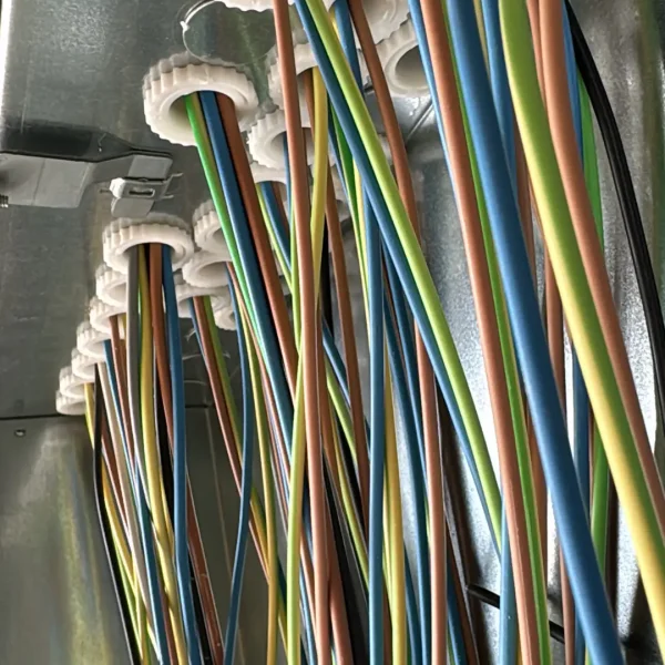 Behörig elektriker utför installation och byte av elcentral i Upplands Väsby